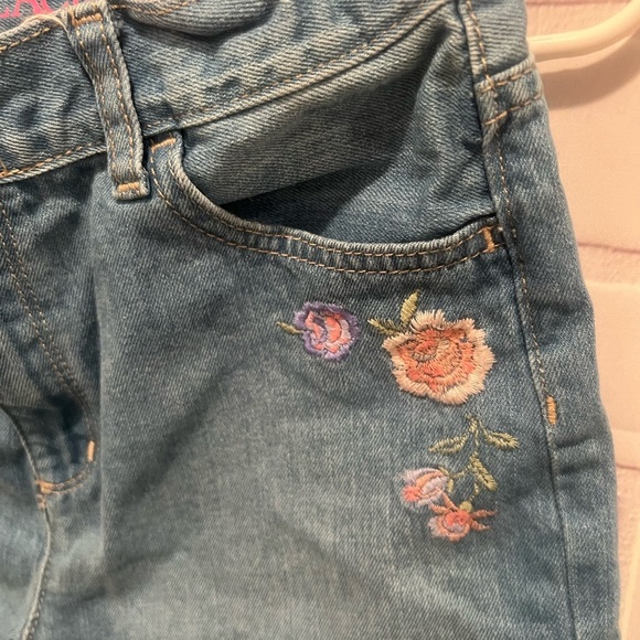 CHILDREN’s PLACE girls embroidered jeans shorts /size 14 - Picture 2 of 8